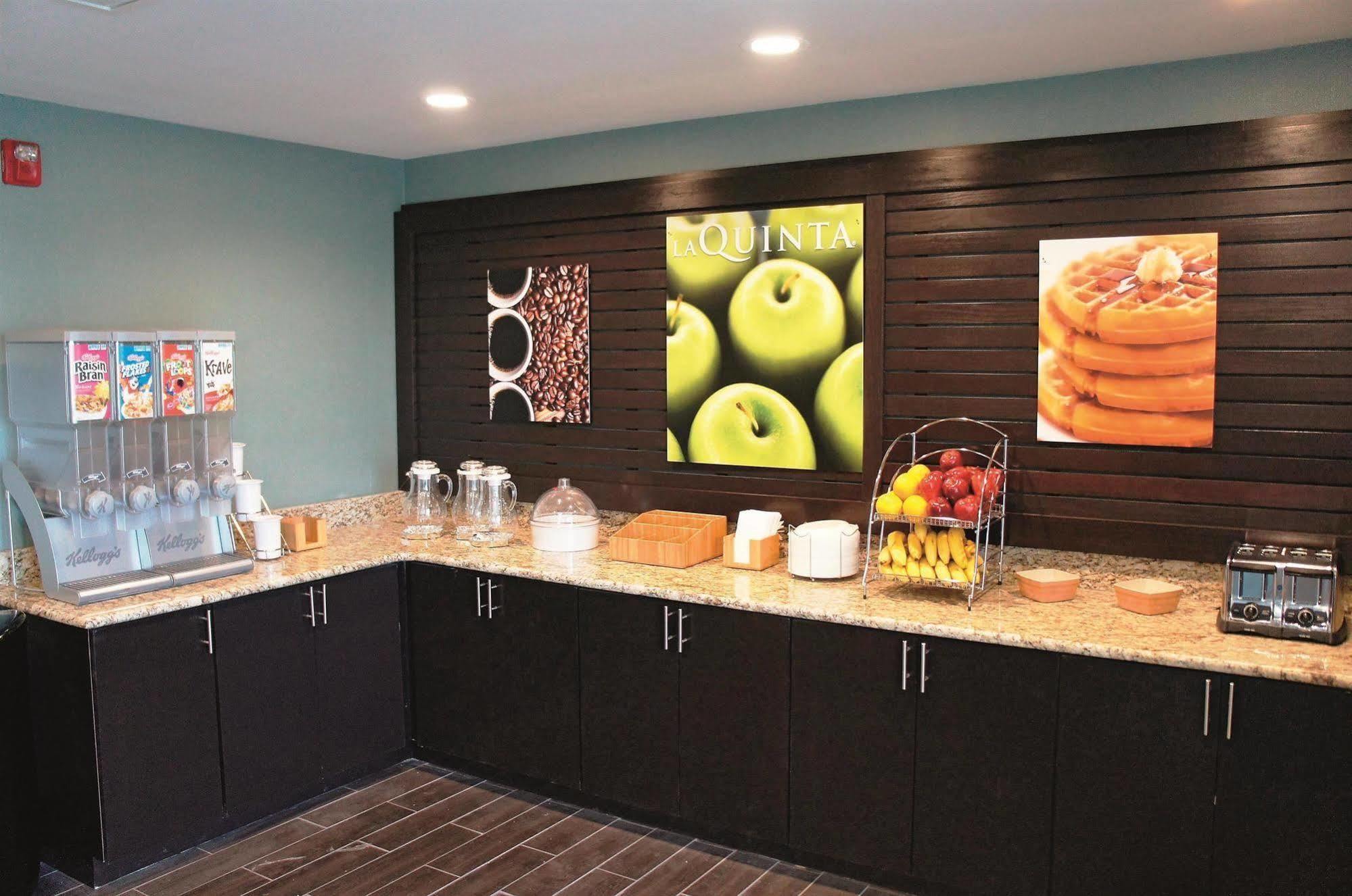 La Quinta By Wyndham O'fallon, Il - St. Louis Hotel
